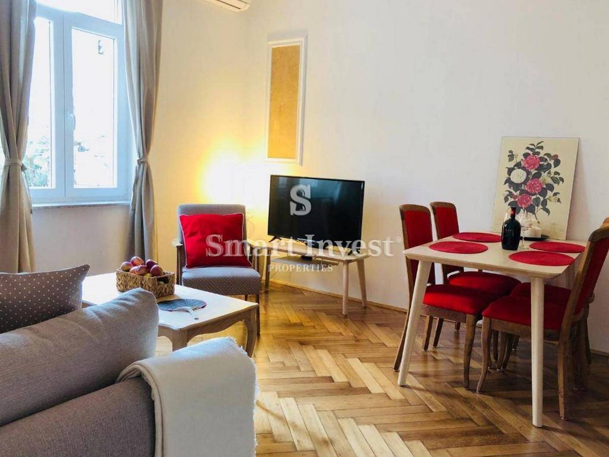 OPATIJA - CENTER, dva prenovljena apartmaja v zgodovinski vili, 50 m do morja