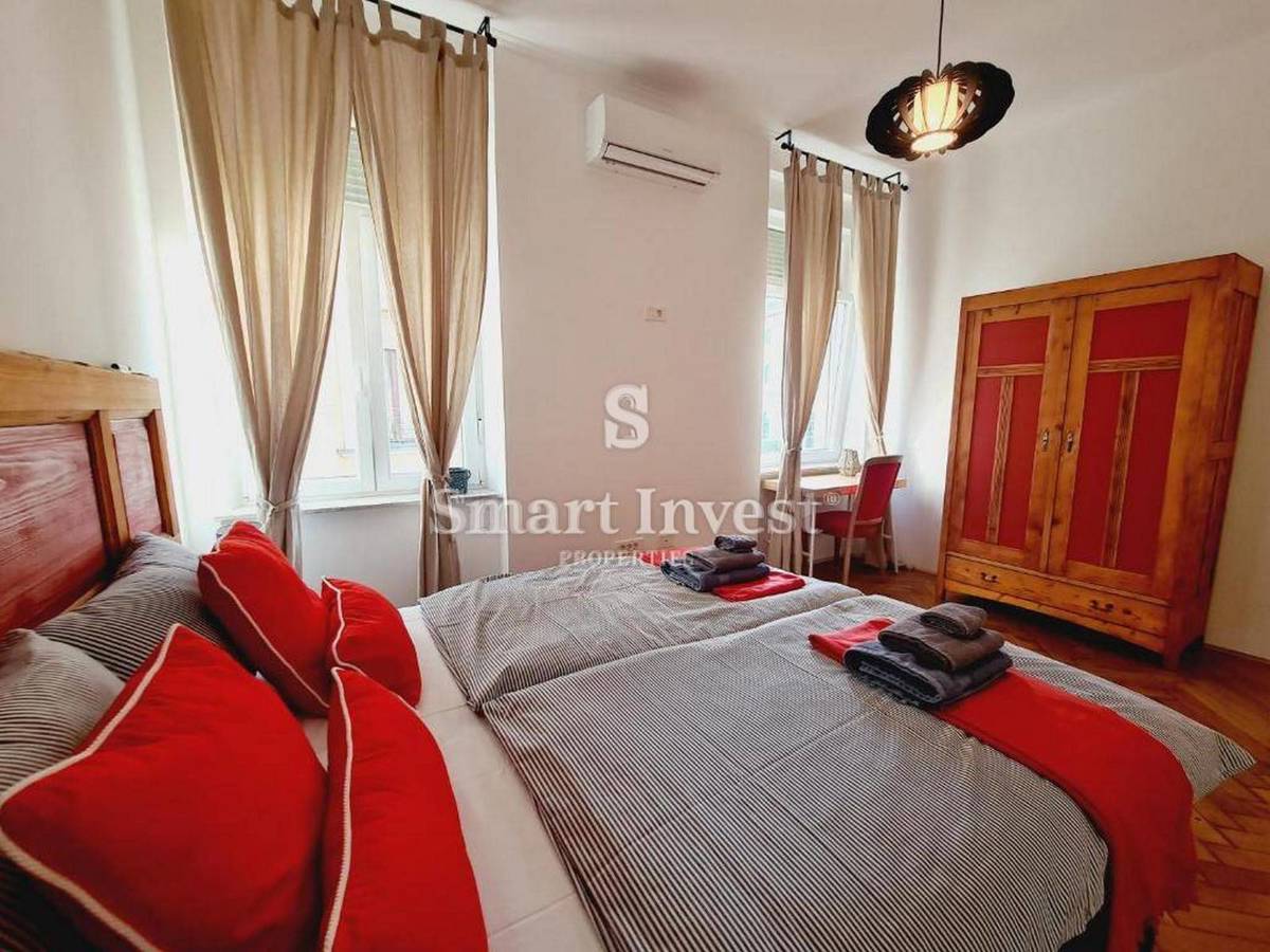 OPATIJA - CENTER, dva prenovljena apartmaja v zgodovinski vili, 50 m do morja