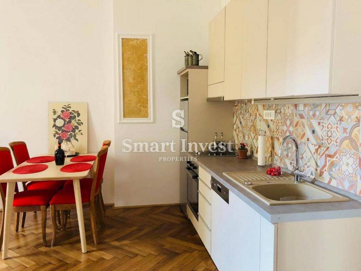 OPATIJA - CENTER, dva prenovljena apartmaja v zgodovinski vili, 50 m do morja