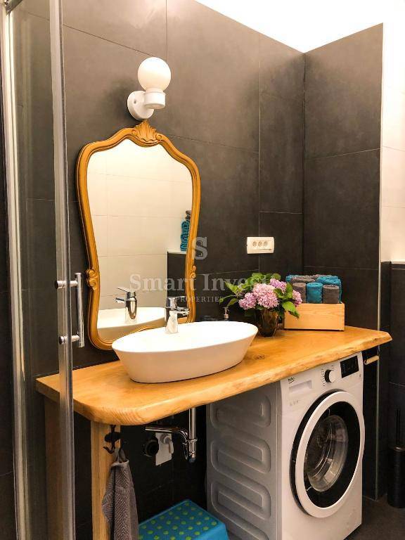 OPATIJA - CENTER, dva prenovljena apartmaja v zgodovinski vili, 50 m do morja