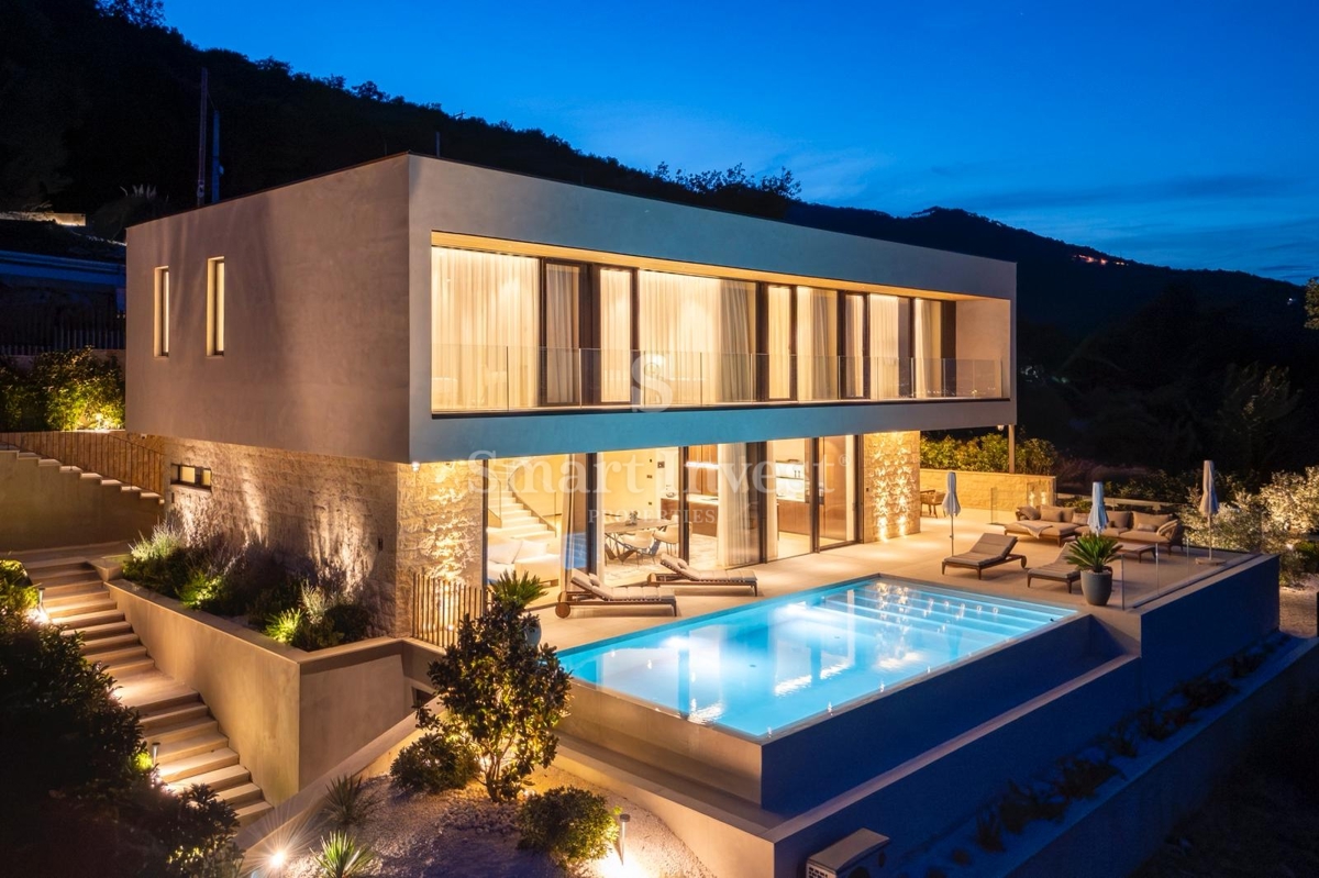 MOŠĆENICE, luksuzna vila z bazenom in panoramskim pogledom na morje