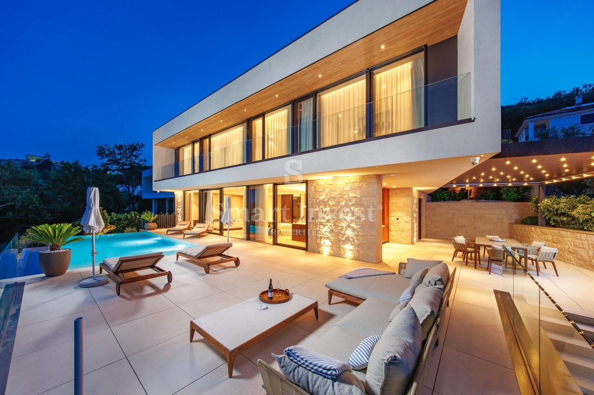 MOŠĆENICE, luksuzna vila z bazenom in panoramskim pogledom na morje