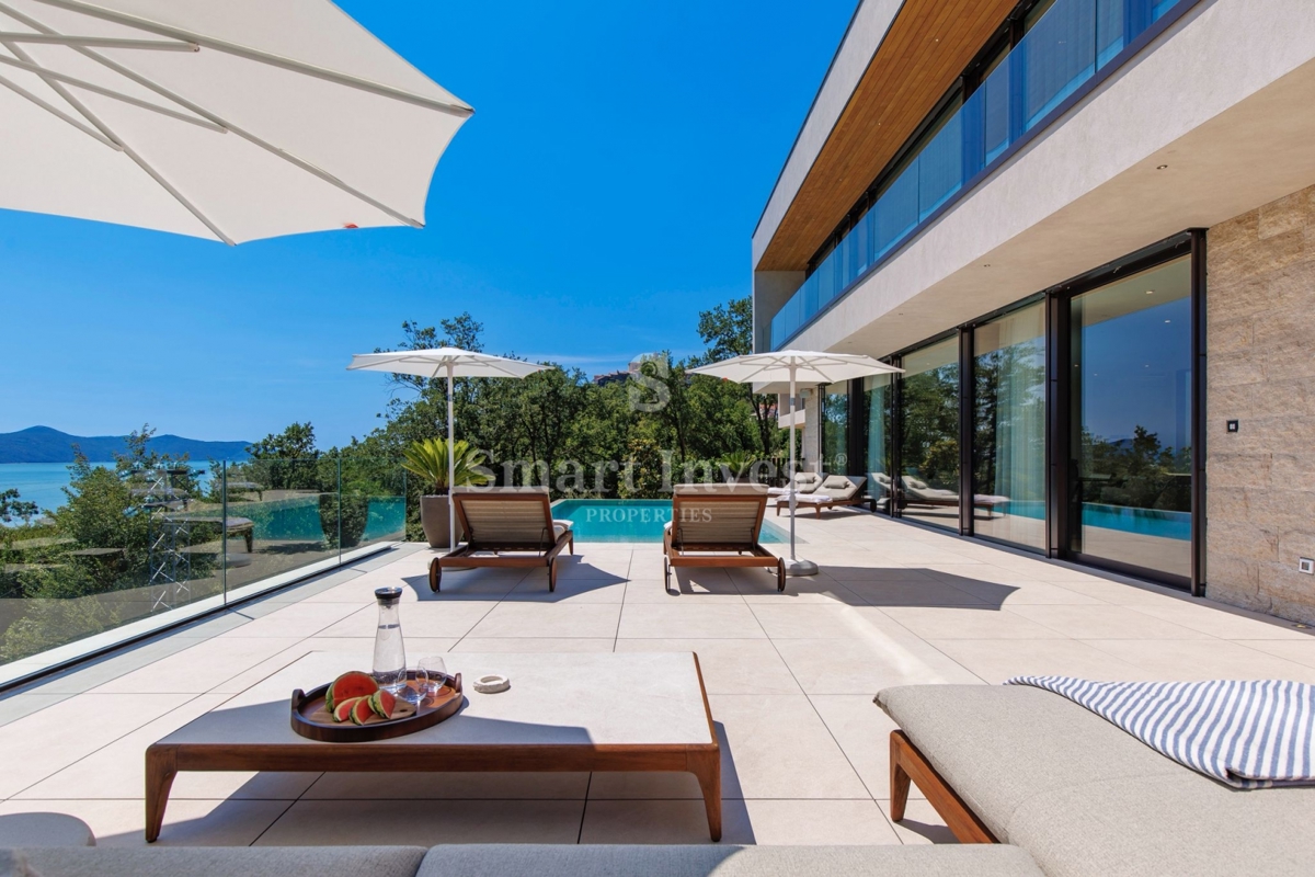 MOŠĆENICE, luksuzna vila z bazenom in panoramskim pogledom na morje