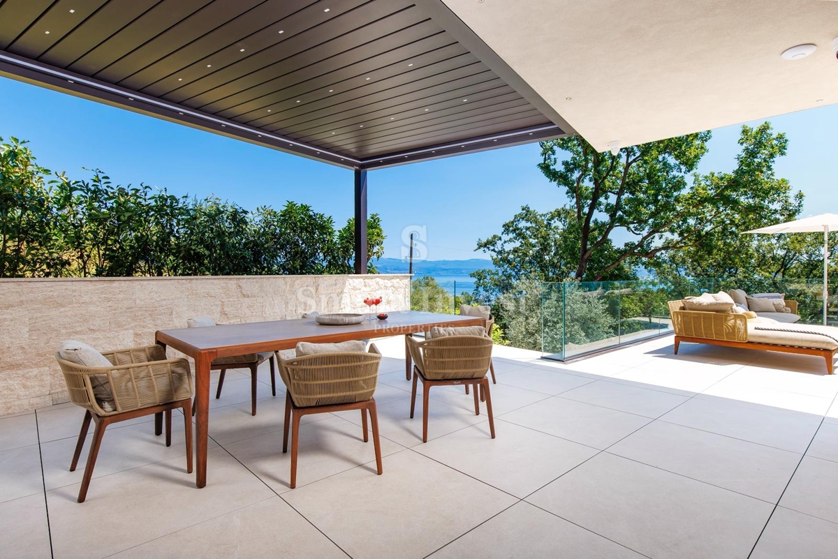 MOŠĆENICE, luksuzna vila z bazenom in panoramskim pogledom na morje