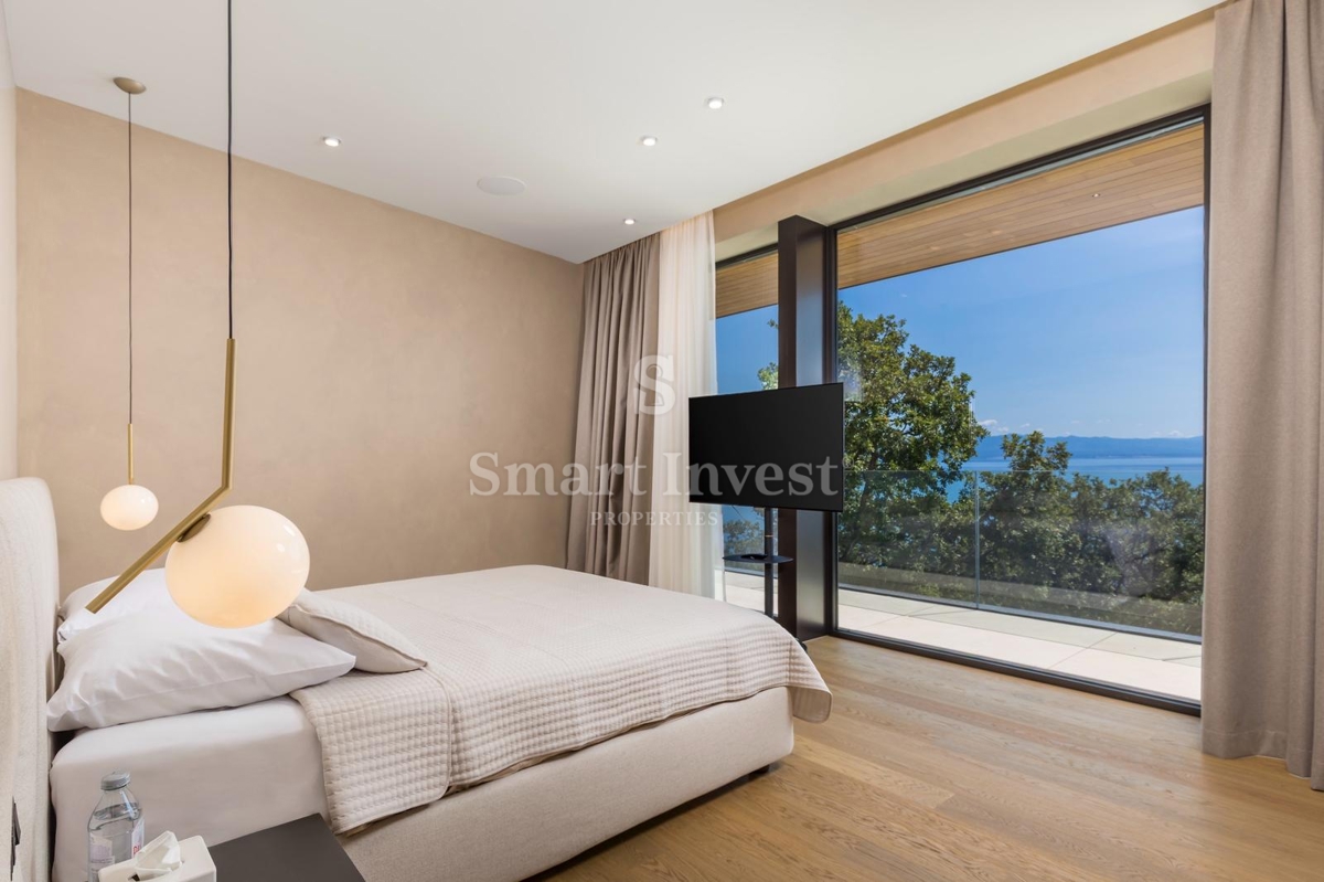 MOŠĆENICE, luksuzna vila z bazenom in panoramskim pogledom na morje