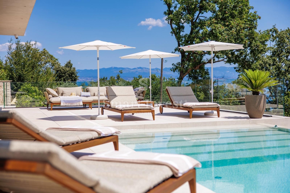 MOŠĆENICE, luksuzna vila z bazenom in panoramskim pogledom na morje