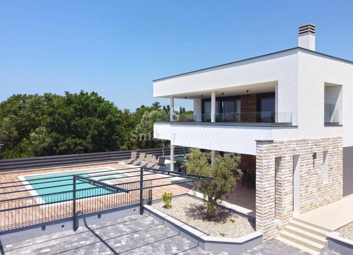 ISTRA - FAŽANA, moderna vila z bazenom blizu morja