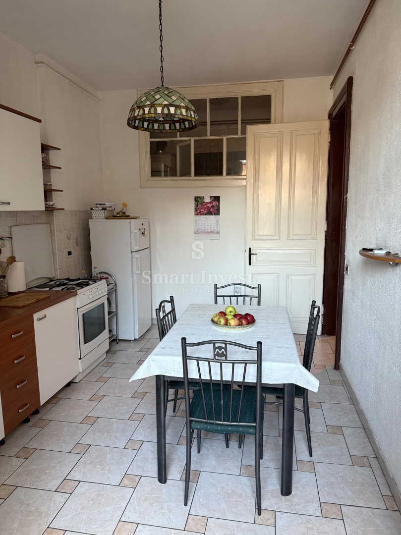 RIJEKA - CENTER, prostorno 3-sobno stanovanje z balkonom, 2 vhoda