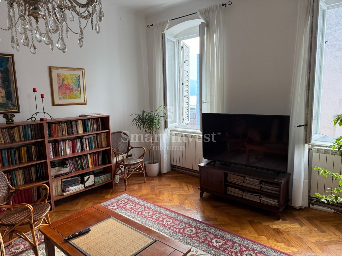 RIJEKA - CENTER, prostorno 3-sobno stanovanje z balkonom, 2 vhoda