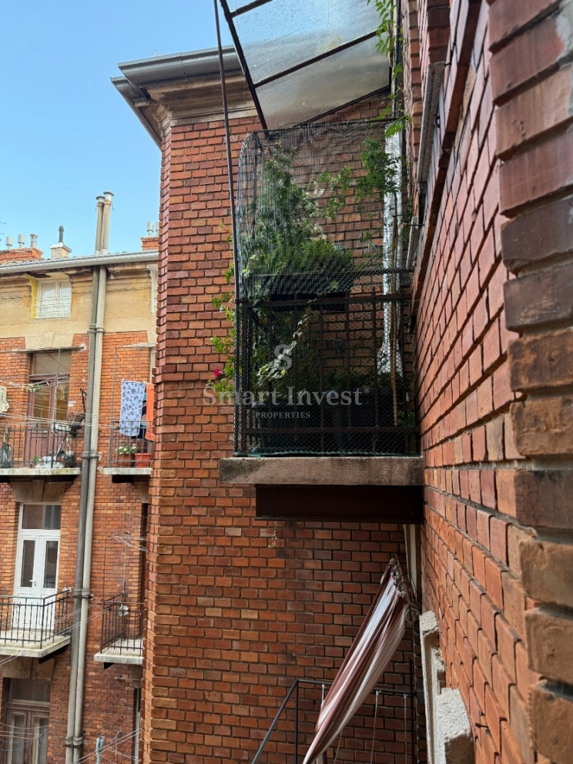 RIJEKA - CENTER, prostorno 3-sobno stanovanje z balkonom, 2 vhoda