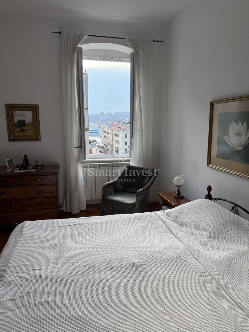 RIJEKA - CENTER, prostorno 3-sobno stanovanje z balkonom, 2 vhoda
