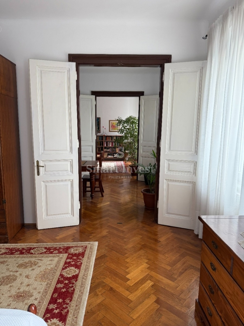 RIJEKA - CENTER, prostorno 3-sobno stanovanje z balkonom, 2 vhoda