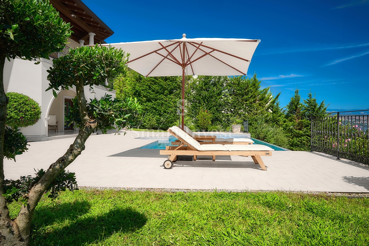 IČIĆI, ekskluzivna vila z bazenom in panoramskim pogledom na morje