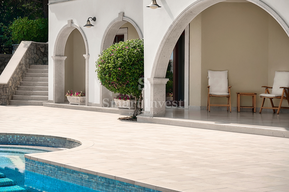 IČIĆI, ekskluzivna vila z bazenom in panoramskim pogledom na morje