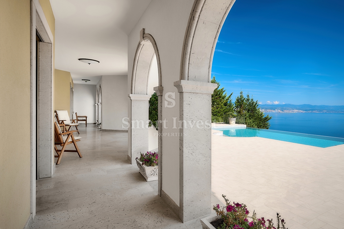 IČIĆI, ekskluzivna vila z bazenom in panoramskim pogledom na morje