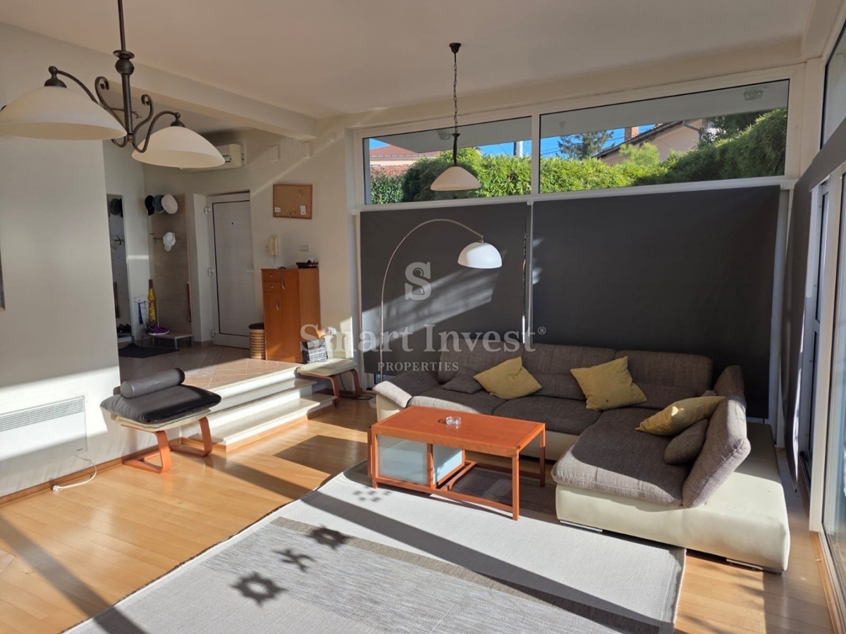 OPATIJA, 4-sobno stanovanje s parkirnim mestom v bližini centra