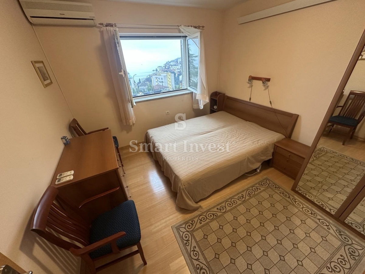 OPATIJA, 4-sobno stanovanje s parkirnim mestom v bližini centra