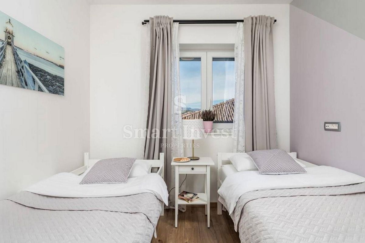 OPATIJA - POBRI, Lepa hiša 200 m2 z bazenom, prodamo
