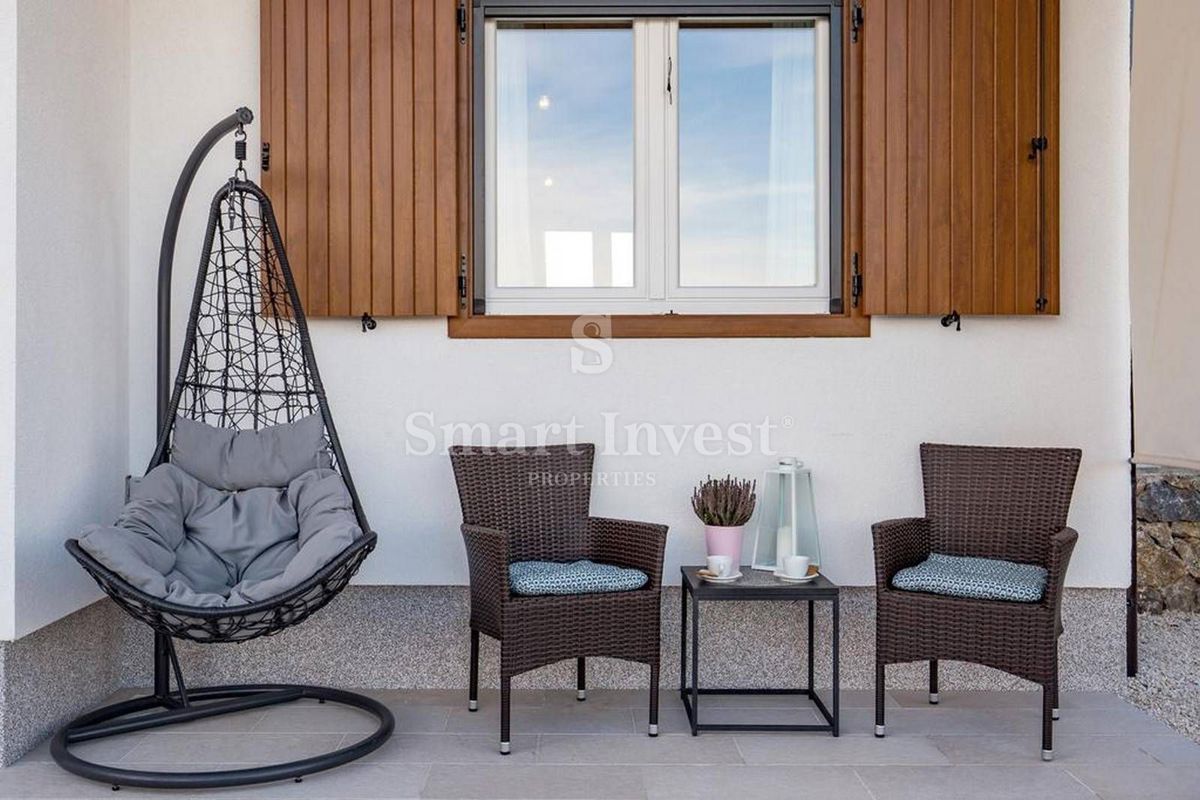 OPATIJA - POBRI, Lepa hiša 200 m2 z bazenom, prodamo