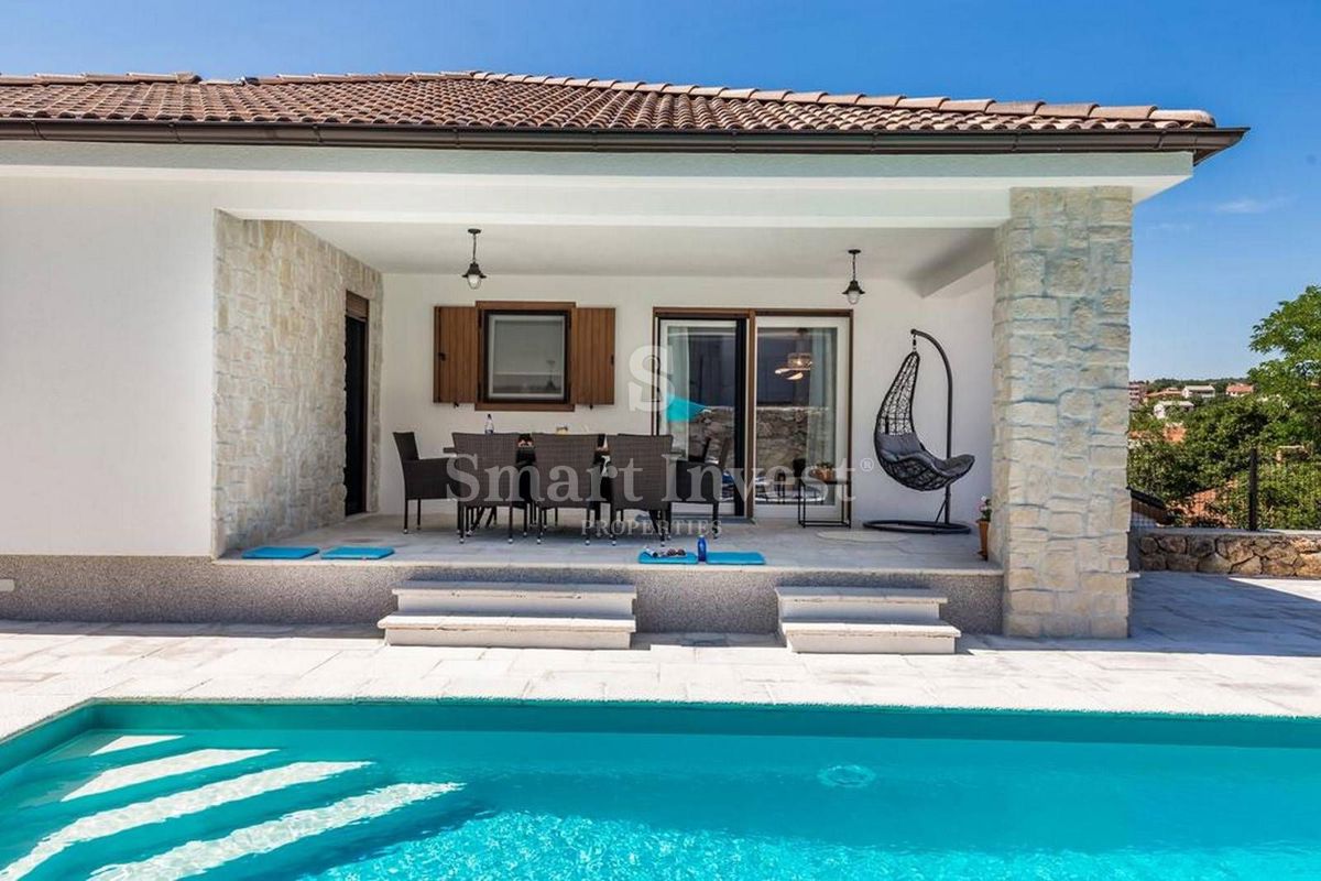 OPATIJA - POBRI, Lepa hiša 200 m2 z bazenom, prodamo
