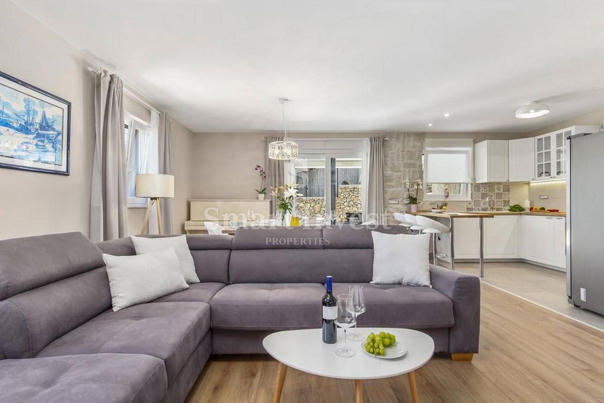 OPATIJA - POBRI, Lepa hiša 200 m2 z bazenom, prodamo