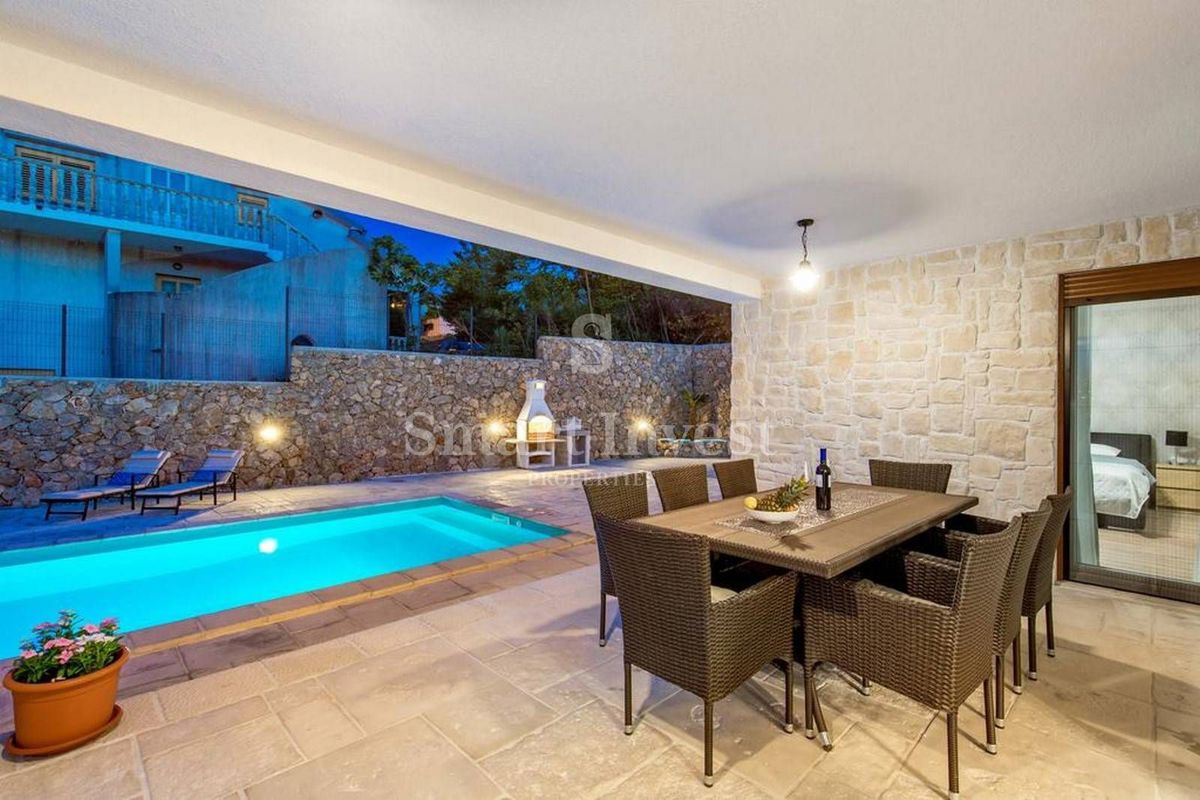 OPATIJA - POBRI, Lepa hiša 200 m2 z bazenom, prodamo