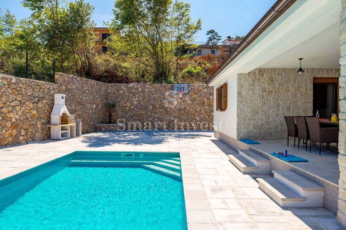 OPATIJA - POBRI, Lepa hiša 200 m2 z bazenom, prodamo