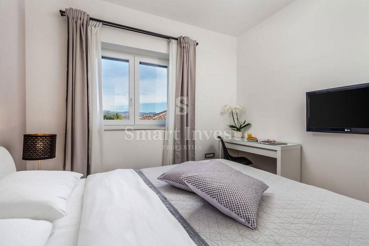 OPATIJA - POBRI, Lepa hiša 200 m2 z bazenom, prodamo