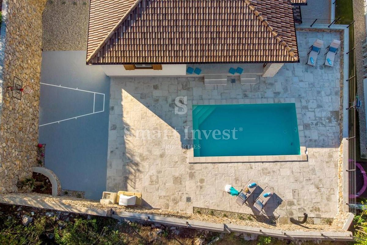 OPATIJA - POBRI, Lepa hiša 200 m2 z bazenom, prodamo