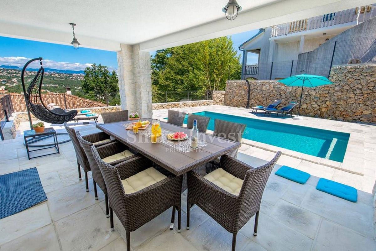 OPATIJA - POBRI, Lepa hiša 200 m2 z bazenom, prodamo