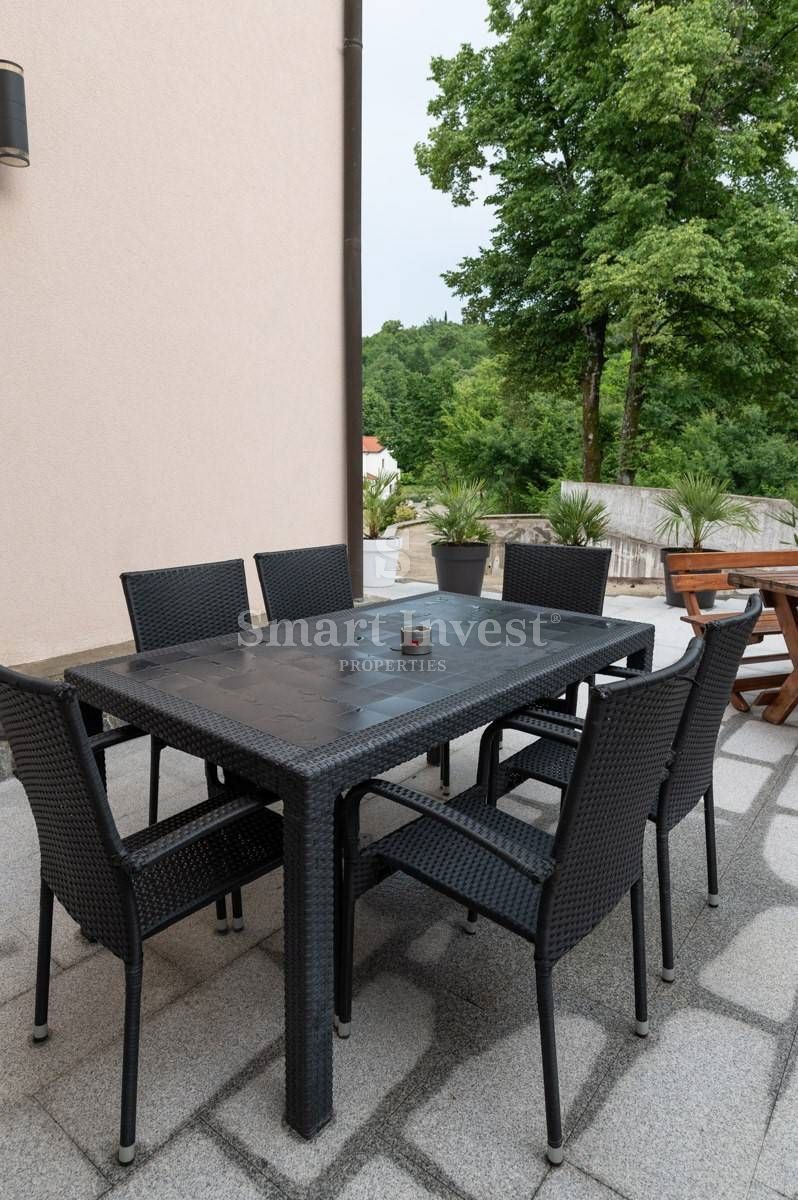 OPATIJA - MATULJI, Samostojna hiša z bazenom in garažo na mirnem mestu, prodamo