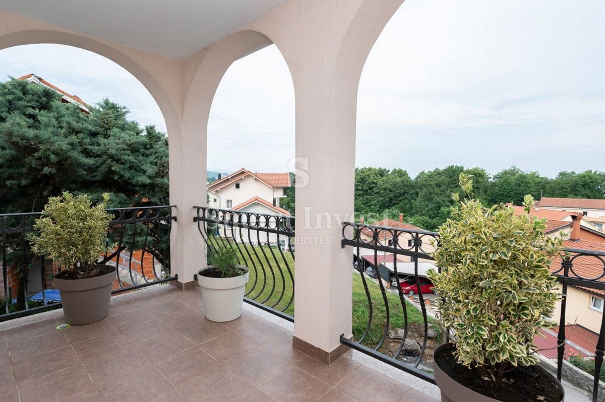 OPATIJA - MATULJI, Samostojna hiša z bazenom in garažo na mirnem mestu, prodamo