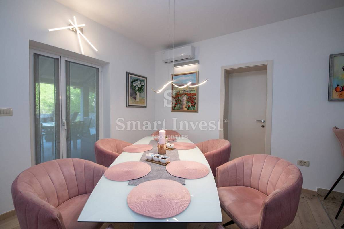 OPATIJA - MATULJI, Samostojna hiša z bazenom in garažo na mirnem mestu, prodamo