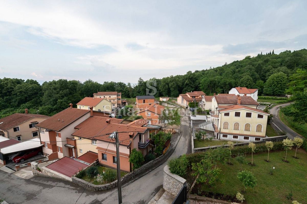 OPATIJA - MATULJI, Samostojna hiša z bazenom in garažo na mirnem mestu, prodamo