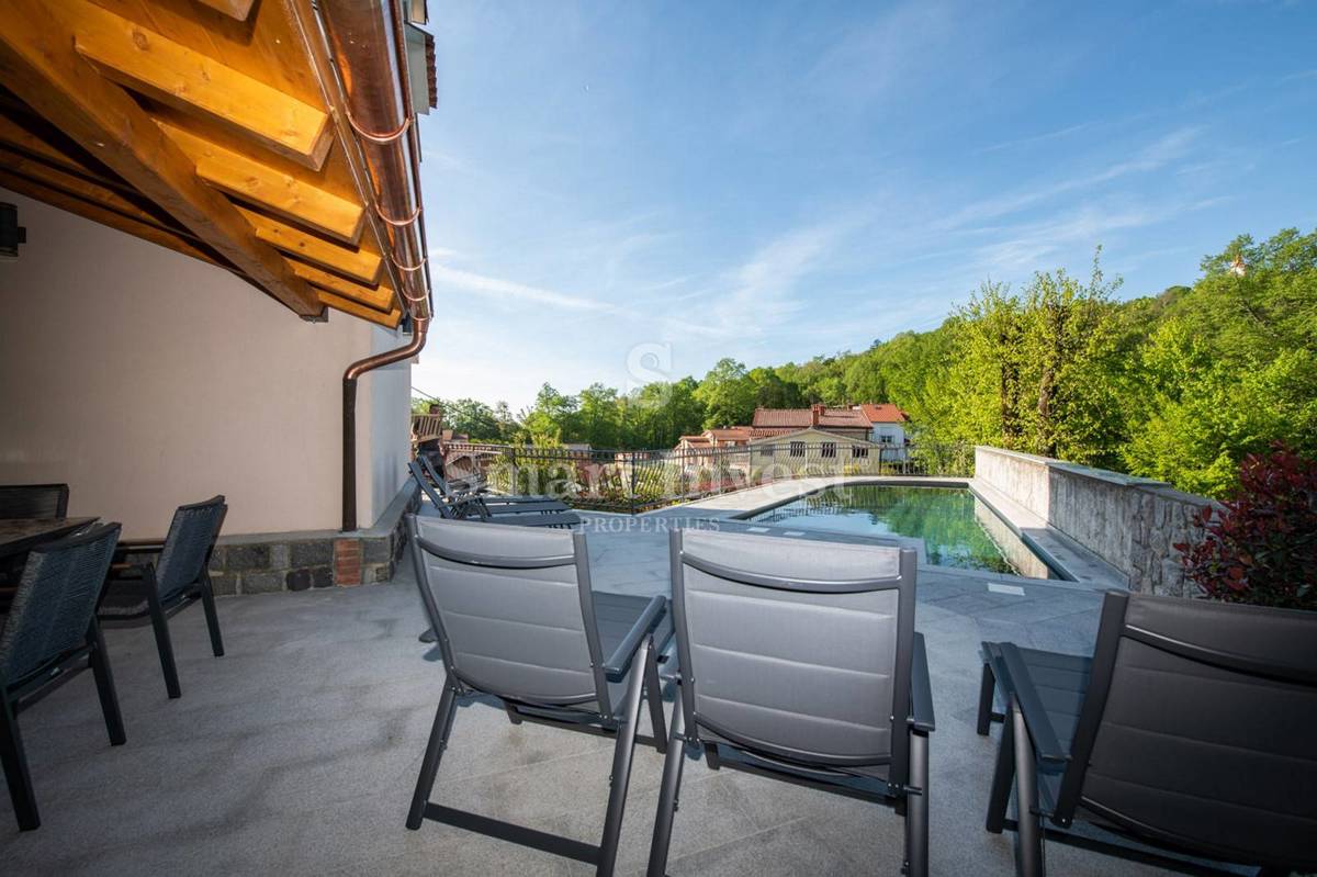 OPATIJA - MATULJI, Samostojna hiša z bazenom in garažo na mirnem mestu, prodamo