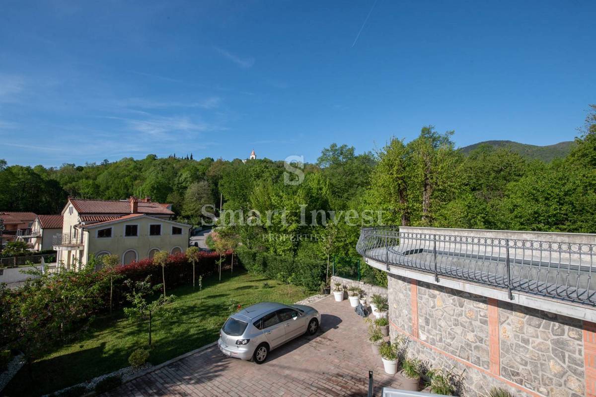 OPATIJA - MATULJI, Samostojna hiša z bazenom in garažo na mirnem mestu, prodamo