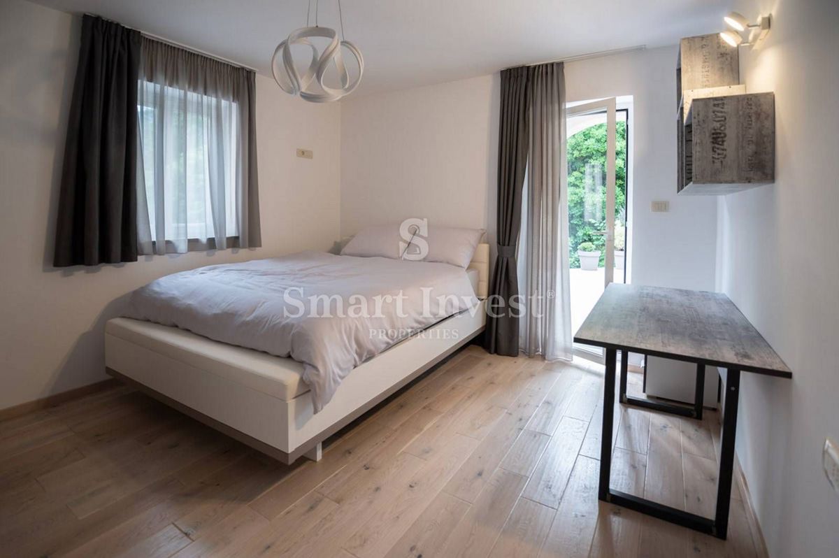 OPATIJA - MATULJI, Samostojna hiša z bazenom in garažo na mirnem mestu, prodamo