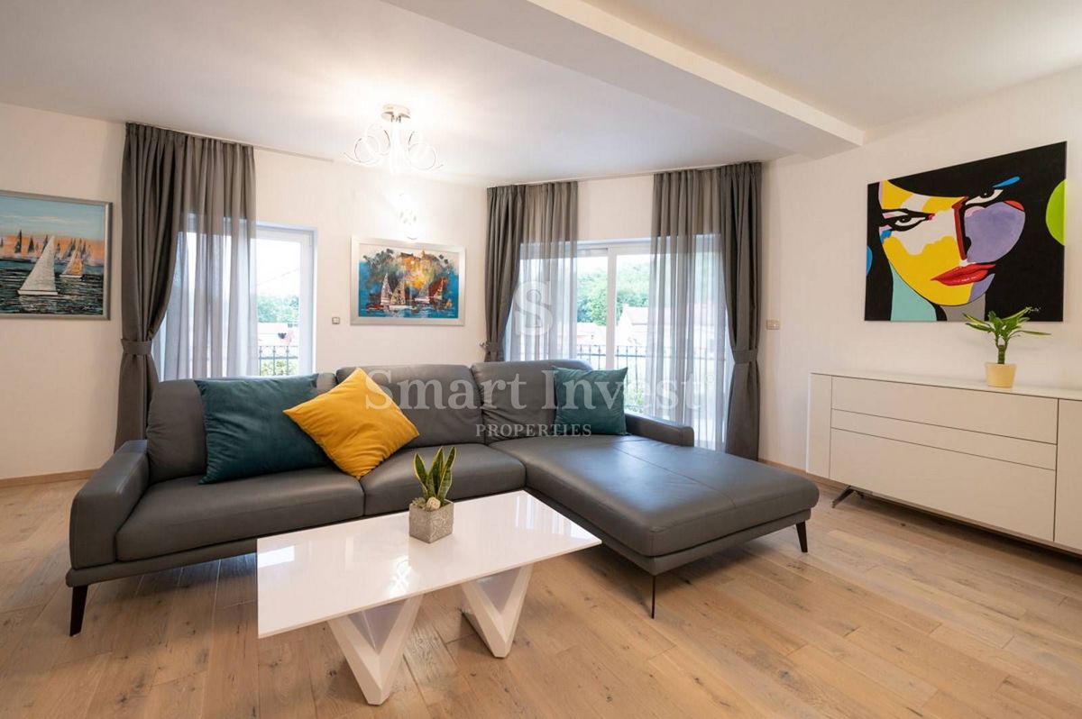 OPATIJA - MATULJI, Samostojna hiša z bazenom in garažo na mirnem mestu, prodamo