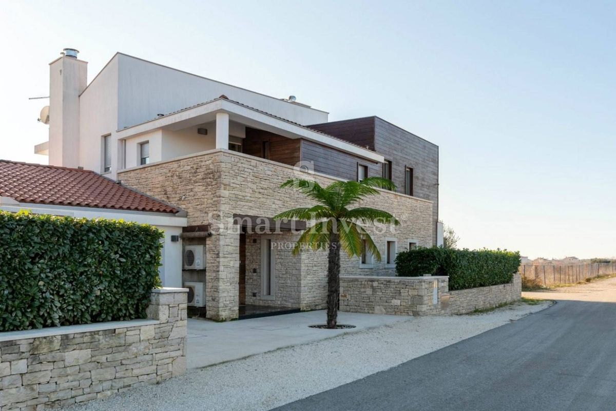 ISTRIA - VODNJAN, Modern 4-bedroom villa opposite Brijuni islands