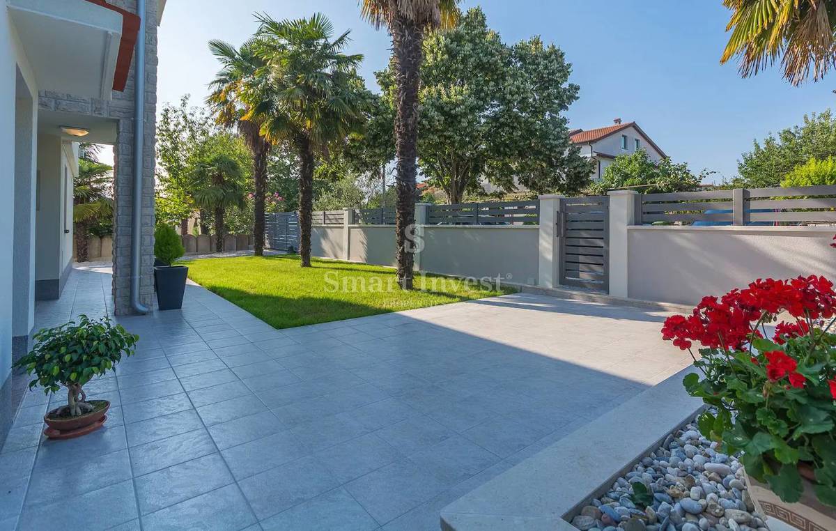 ISTRIA - POREČ, MODERN VILLA with swimming pool, 300m TO THE SEA