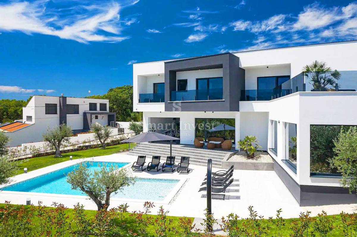 ISTRIA,  PULA - MARČANA, LUXURY VILLA WITH SEA VIEW, 2 km to the sea! 