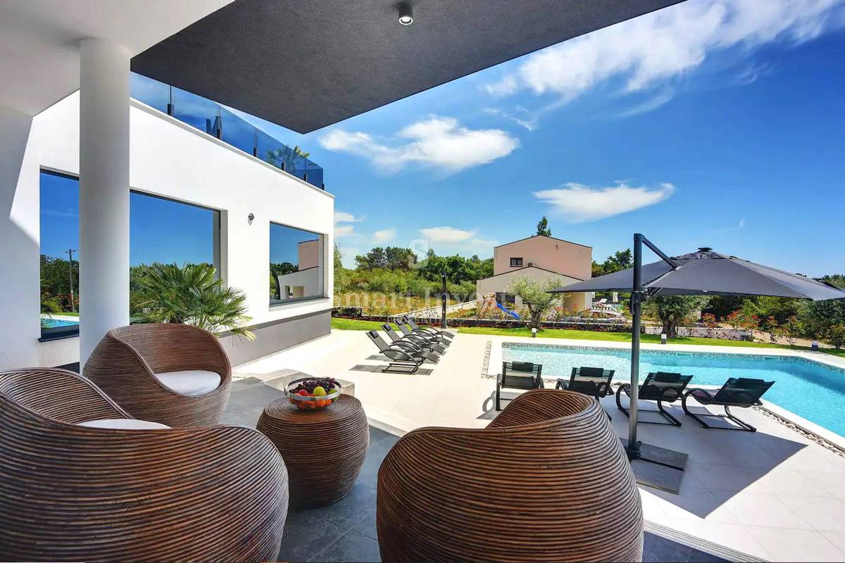 ISTRIA,  PULA - MARČANA, LUXURY VILLA WITH SEA VIEW, 2 km to the sea! 