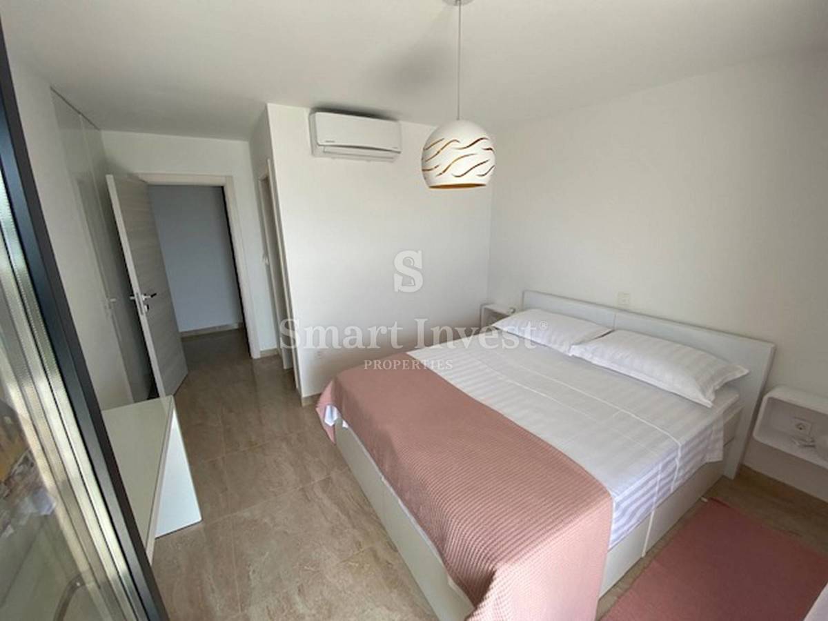OPATIJA - POBRI, Vila dvojček z bazenom in pogledom na morje