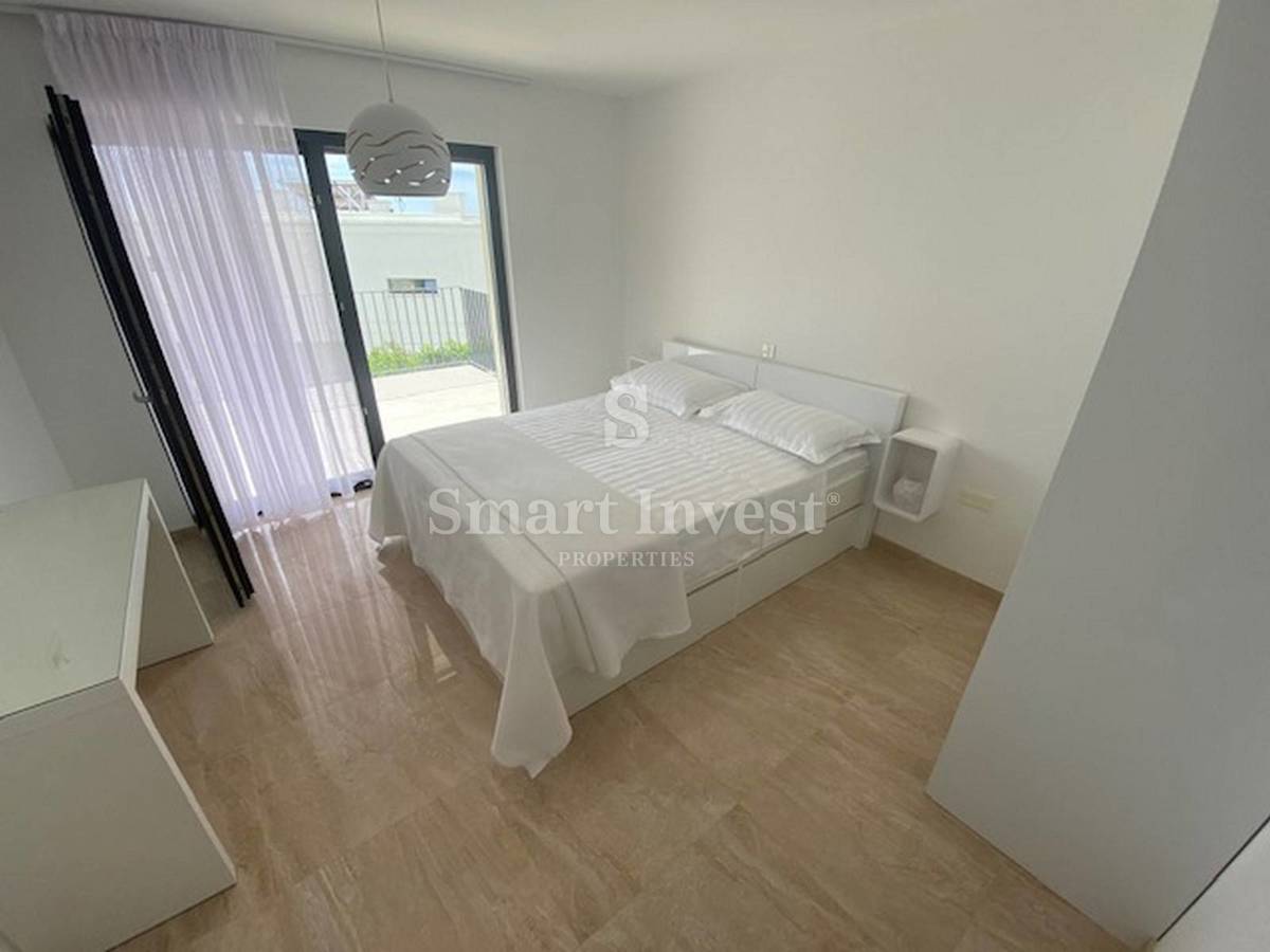 OPATIJA - POBRI, Vila dvojček z bazenom in pogledom na morje