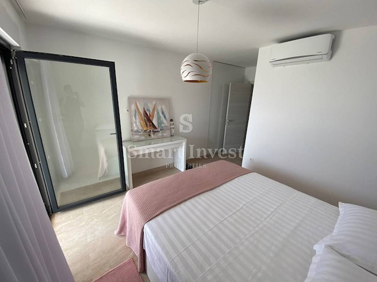 OPATIJA - POBRI, Vila dvojček z bazenom in pogledom na morje