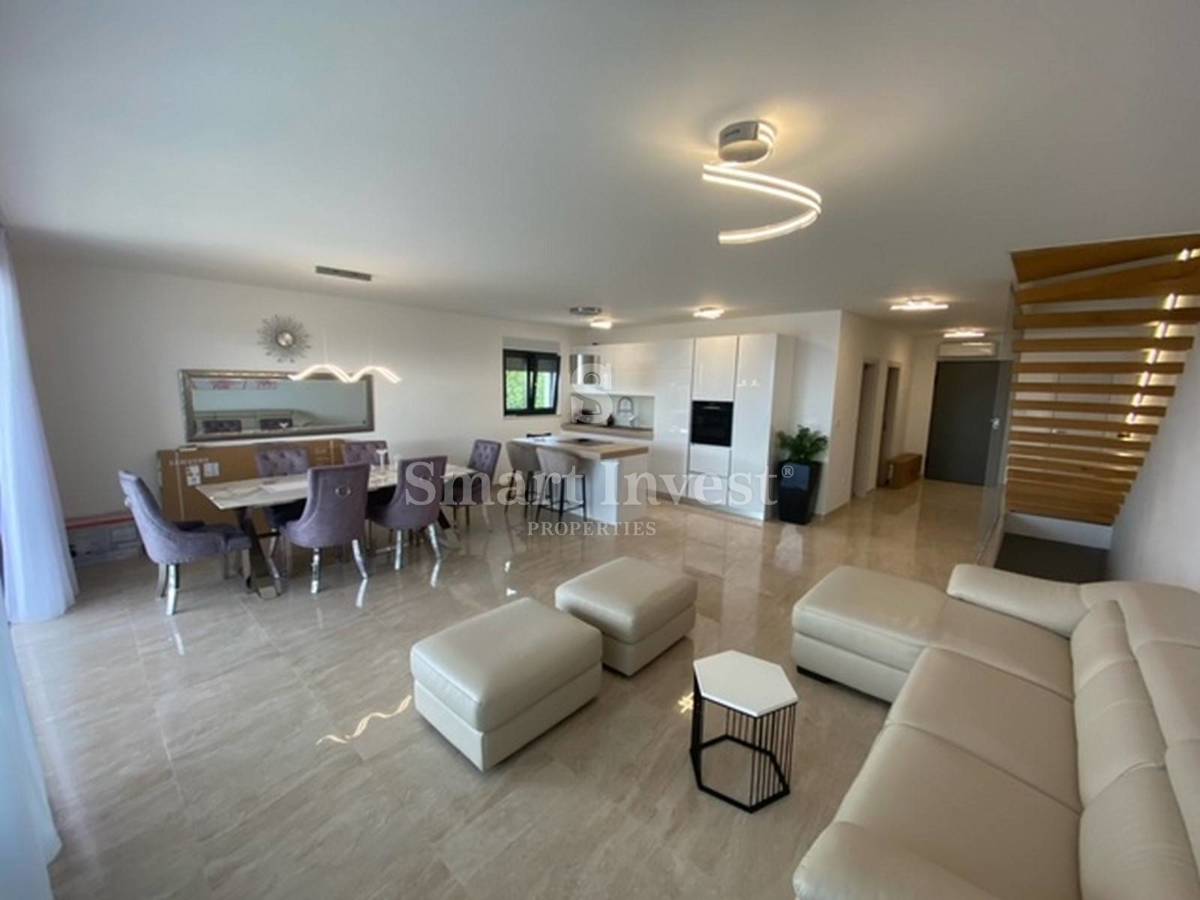 OPATIJA - POBRI, Vila dvojček z bazenom in pogledom na morje