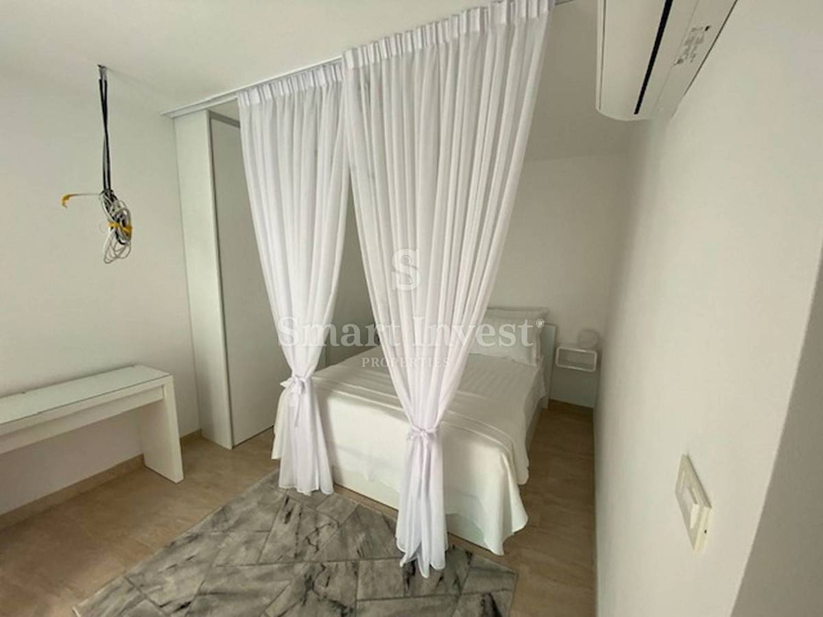 OPATIJA - POBRI, Vila dvojček z bazenom in pogledom na morje