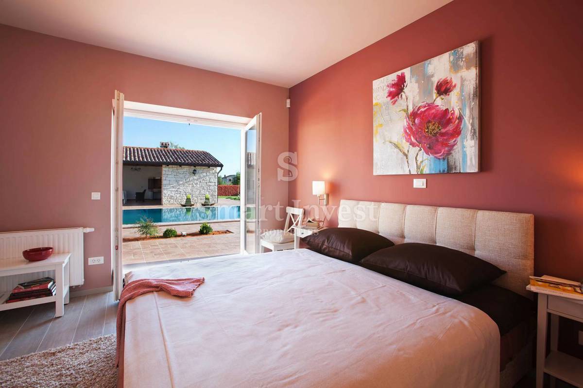 ISTRIA - VODNJAN, VILLA WITH HEATED POOL ON A BIG LAND PLOT