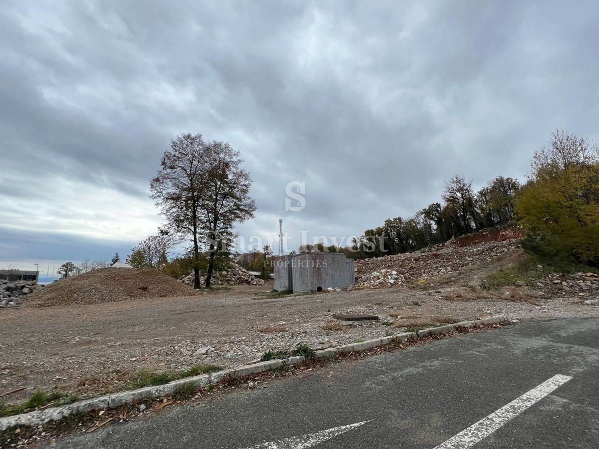 MATULJI, Land of 4557 m2 excellent for business purposes!