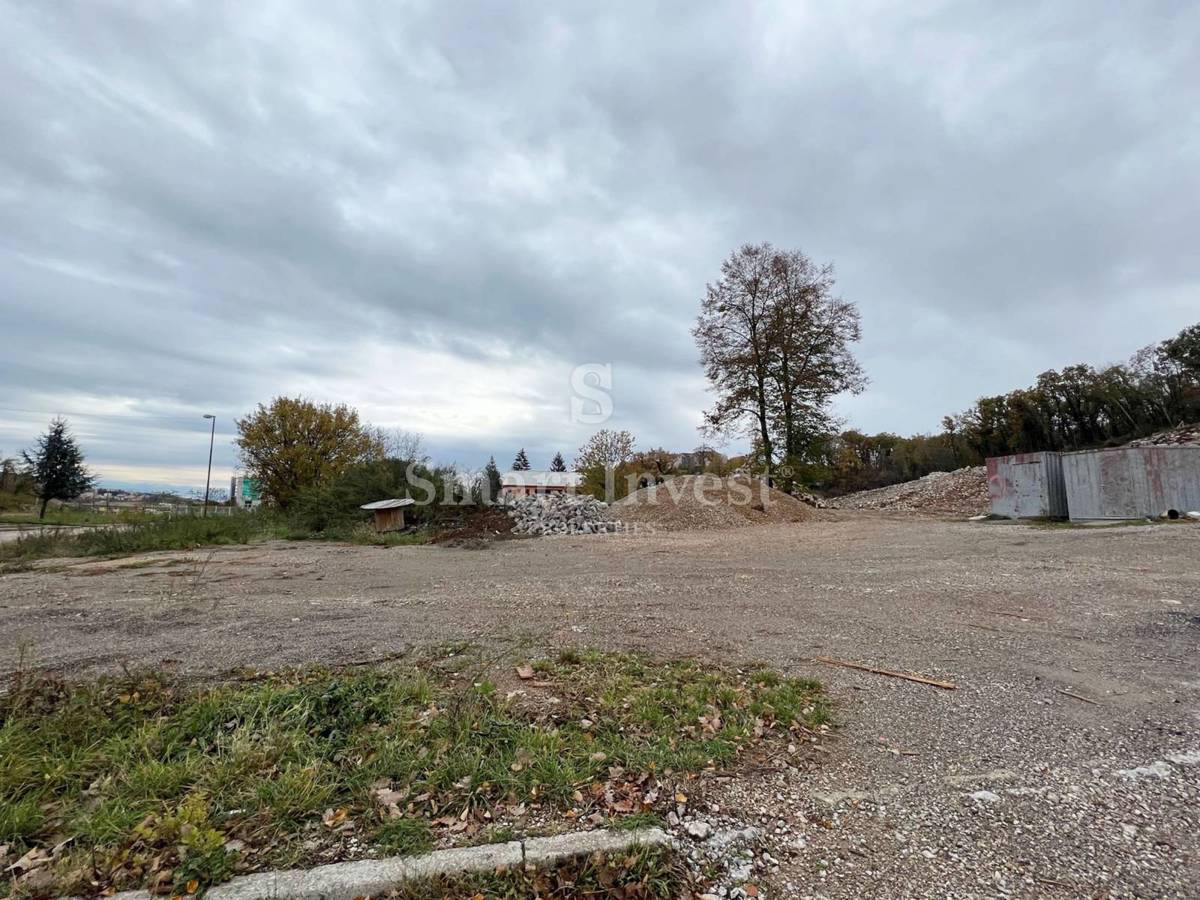 MATULJI, Land of 4557 m2 excellent for business purposes!